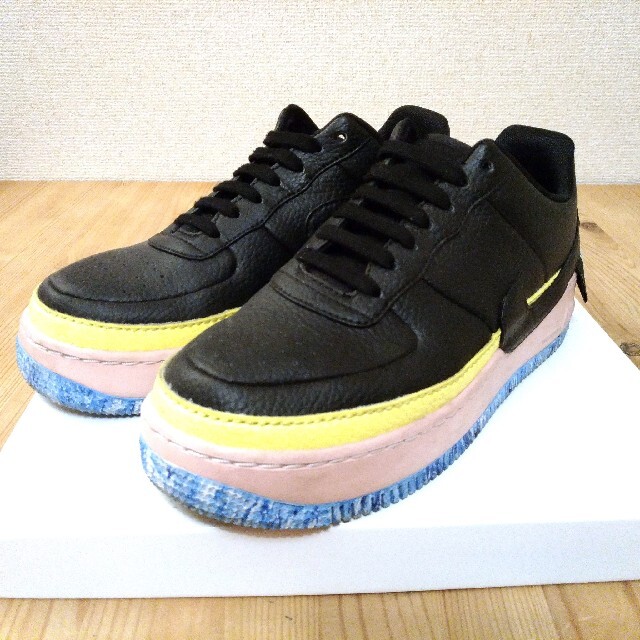 NIKE(ナイキ)のNIKE WMNS AIR FORCE 1 JESTER XX SE メンズの靴/シューズ(スニーカー)の商品写真