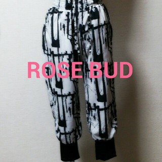 ローズバッド(ROSE BUD)のRosebud柄パンツ(カジュアルパンツ)