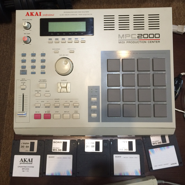 AKAI MPC2000 サンプリングマシン