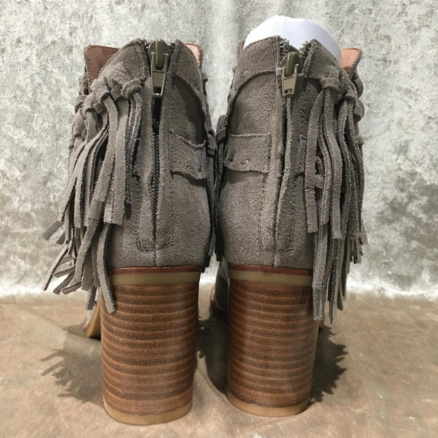 JEFFREY CAMPBELL(ジェフリーキャンベル)のJEFFREY CAMPBELL/フリンジブーツ レディースの靴/シューズ(ブーツ)の商品写真