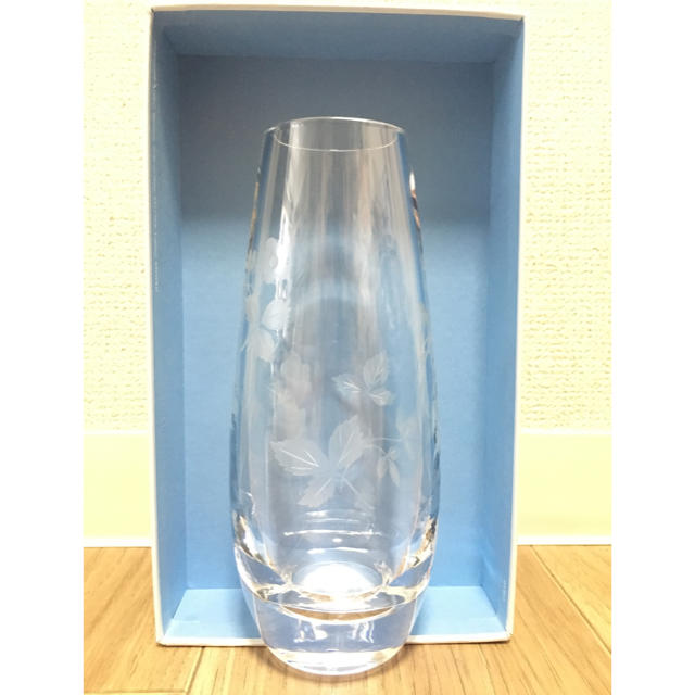WEDGWOOD(ウェッジウッド)のウェッジウッド　ワイルド ストロベリー アルフレスコ　バッドベース　花瓶 インテリア/住まい/日用品のインテリア小物(花瓶)の商品写真