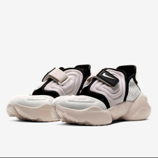 29%割引 激安価格の NIKE - アクアリフト ナチュラル 24cm スニーカー 人気オーダー アクアリフト 白 24cm NIKE スニーカー
