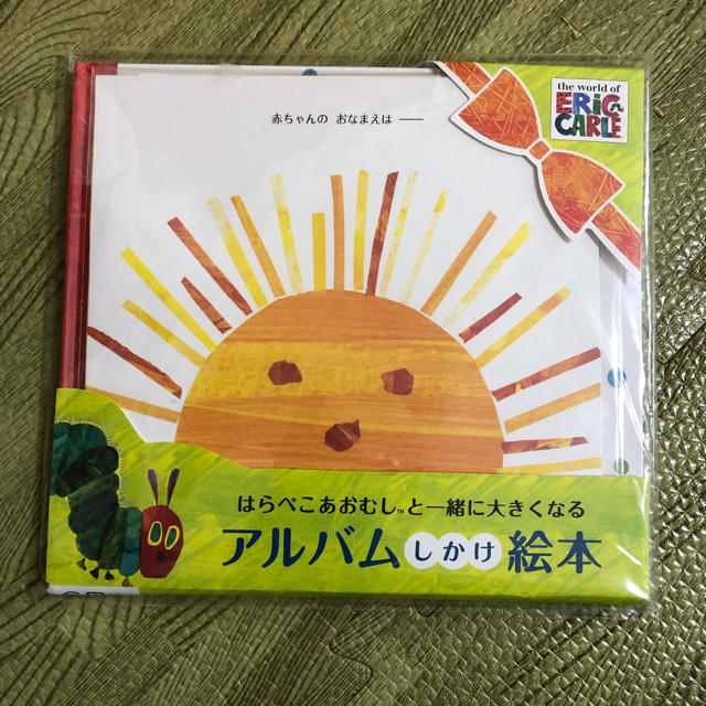 はらぺこあおむし   アルバムしかけ絵本 キッズ/ベビー/マタニティのメモリアル/セレモニー用品(アルバム)の商品写真