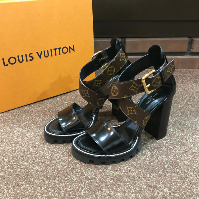 ポディウム　ライン　サンダル　louis vuitton