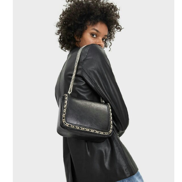 Bershka - ベルシュカ チェーンバッグの通販 by aoi's shop Bershka - ベルシュカ チェーンバッグの通販 by aoi's shop