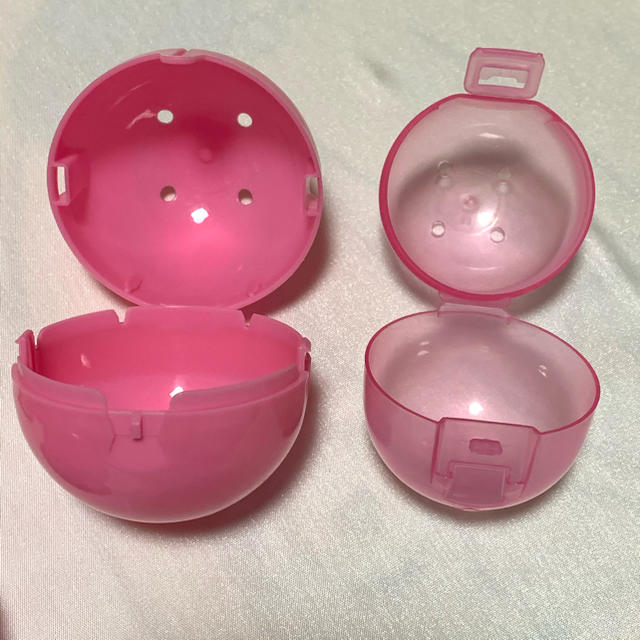 【ガチャガチャ】ピンク空カプセル ハンドメイドの素材/材料(各種パーツ)の商品写真