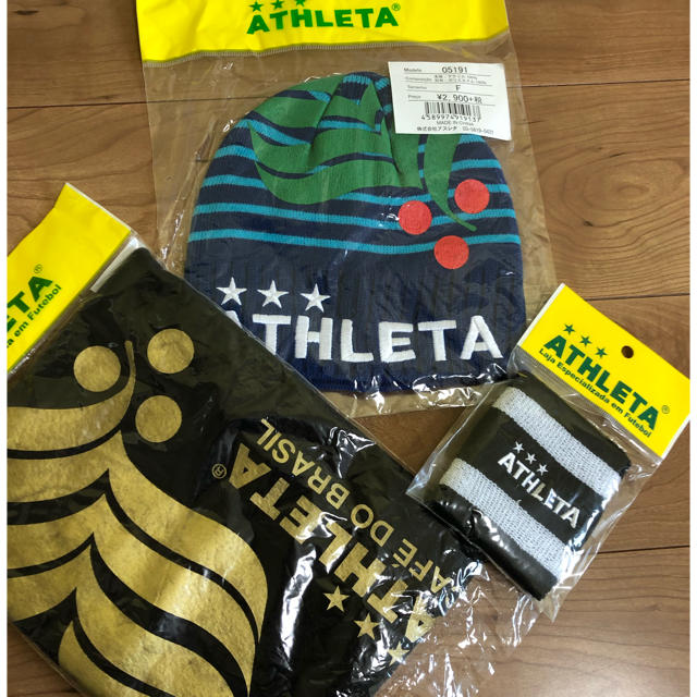 ATHLETA(アスレタ)の新品athleta3点セット　ニットキャップ&ネックウォーマー&リストバンド スポーツ/アウトドアのサッカー/フットサル(その他)の商品写真
