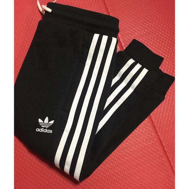 adidas(アディダス)のアディダス上下セット130 キッズ/ベビー/マタニティのキッズ服女の子用(90cm~)(ジャケット/上着)の商品写真