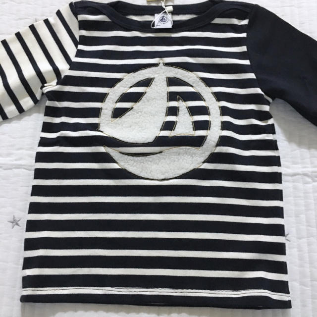 PETIT BATEAU(プチバトー)の新品未使用  プチバトー  ロゴ入りカラーブロックマリニエールプルオーバー 5a キッズ/ベビー/マタニティのキッズ服男の子用(90cm~)(Tシャツ/カットソー)の商品写真