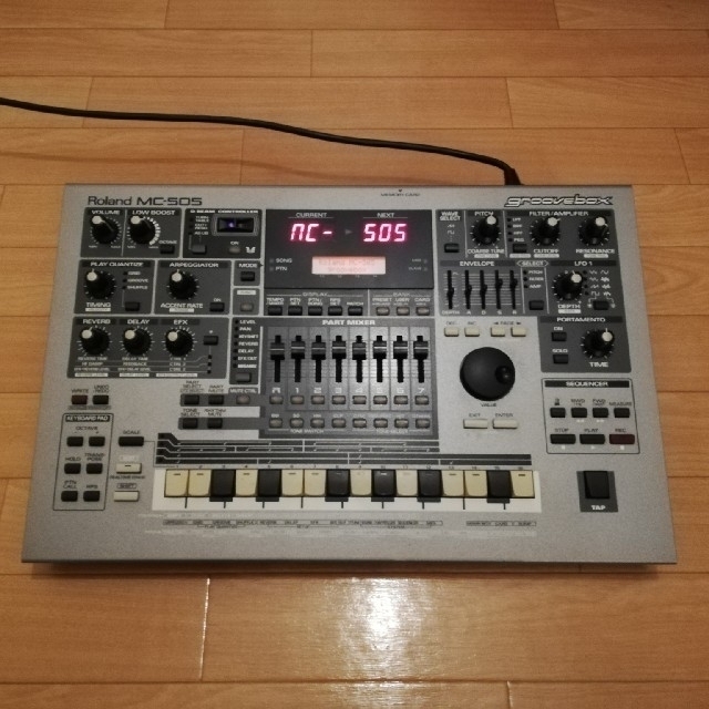 Roland(ローランド)のRoland groovebox MC505 楽器のDJ機器(その他)の商品写真