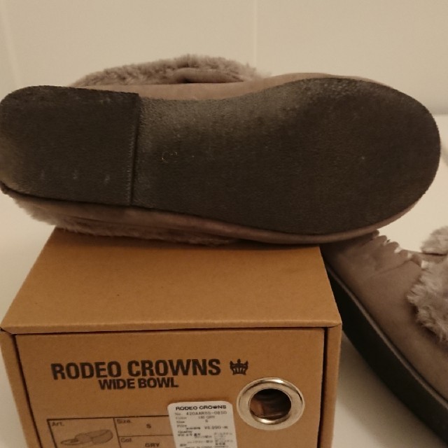 RODEO CROWNS WIDE BOWL(ロデオクラウンズワイドボウル)のモカシン  RCWBモカシンボア  グレー レディースの靴/シューズ(スリッポン/モカシン)の商品写真