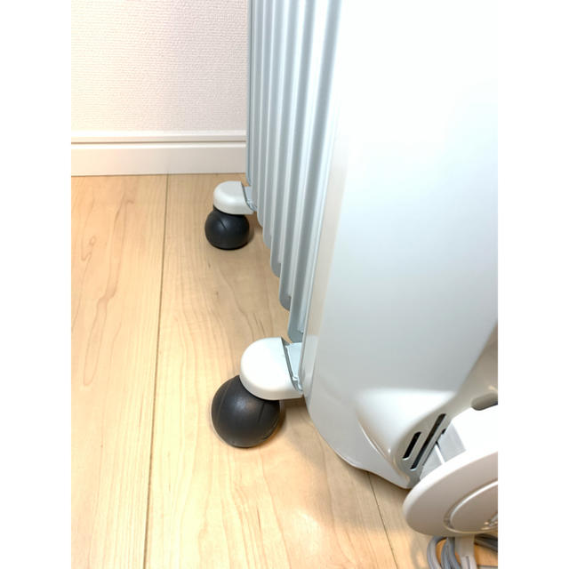 DeLonghi(デロンギ)のデロンギ（DeLonghi)オイルヒーター HJ0812  スマホ/家電/カメラの冷暖房/空調(オイルヒーター)の商品写真