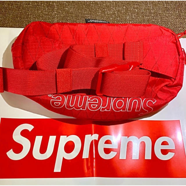 Supreme(シュプリーム)のSupreme 2018AW - Waist Bag (Red) メンズのバッグ(ウエストポーチ)の商品写真