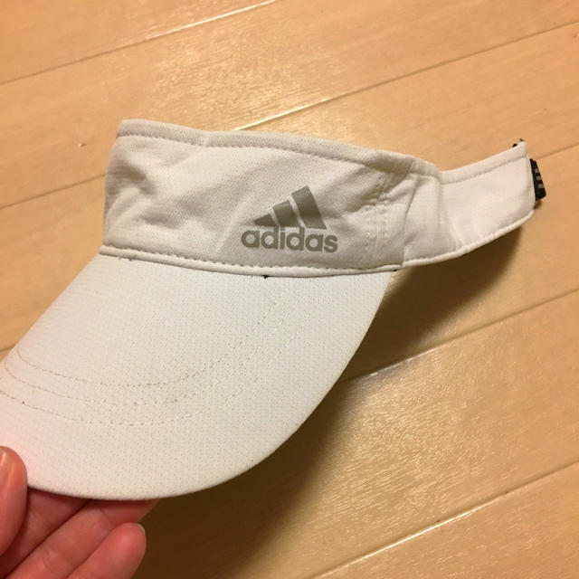 adidas(アディダス)のアディダス サンバイザー フリーサイズ レディースの帽子(キャップ)の商品写真