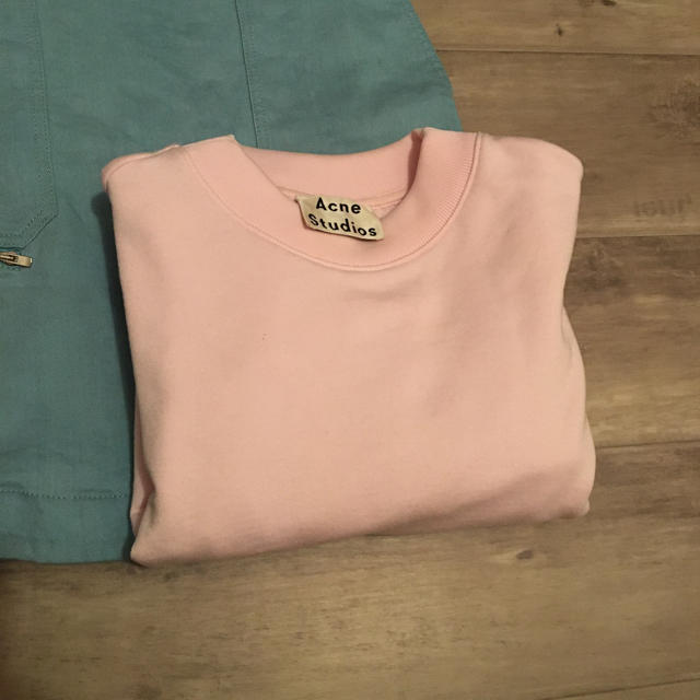Acne baby pink sweat. 1