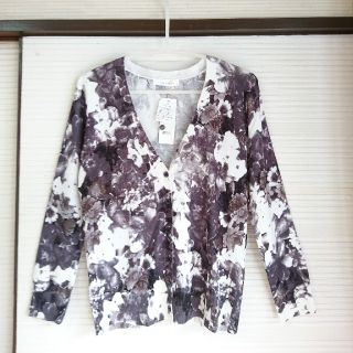 ローリーズファーム(LOWRYS FARM)の新品◆ 花柄カーディガン 🌻M 白黒 モノトーン (カーディガン)