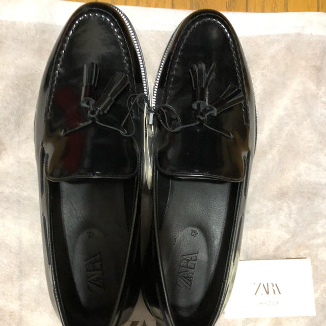 ZARA(ザラ)のZARAブラックレザータッセルローファー メンズの靴/シューズ(ドレス/ビジネス)の商品写真