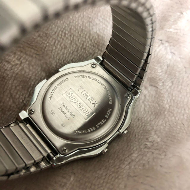 Supreme(シュプリーム)のsupreme×timex 腕時計 シルバー メンズの時計(腕時計(デジタル))の商品写真