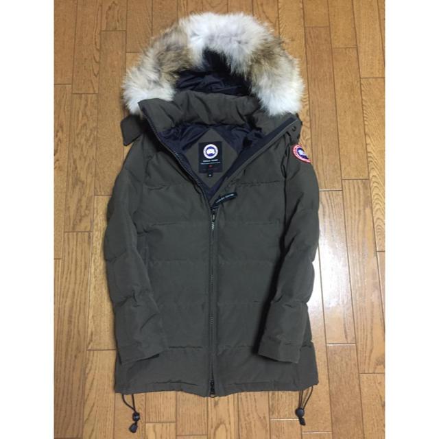 CANADA GOOSE(カナダグース)の美品　CANADA GOOSE カナダグース ベルビル　カーキ　ダウンジャケット レディースのジャケット/アウター(ダウンコート)の商品写真