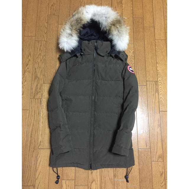 CANADA GOOSE(カナダグース)の美品　CANADA GOOSE カナダグース ベルビル　カーキ　ダウンジャケット レディースのジャケット/アウター(ダウンコート)の商品写真