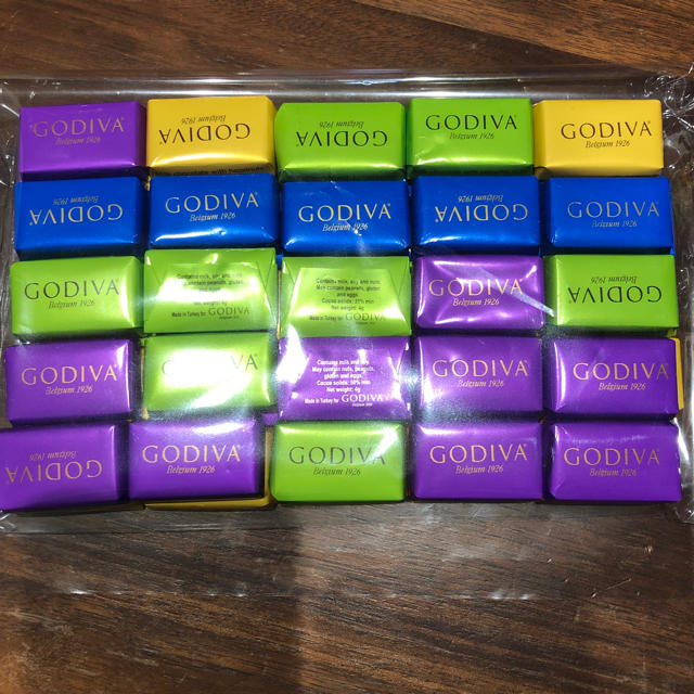 chocolate(チョコレート)のGODIVA ナポリタン 225ｇ 食品/飲料/酒の食品(菓子/デザート)の商品写真