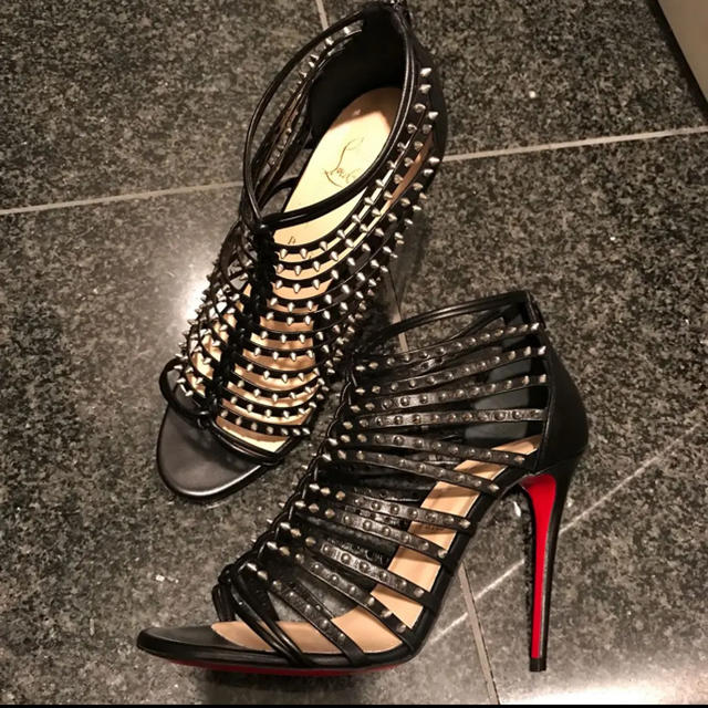 christian louboutin スタッズ付きサンダル