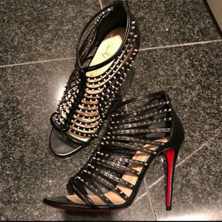 クリスチャンルブタン(Christian Louboutin)のchristian louboutin スタッズ付きサンダル(サンダル)