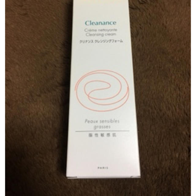 Avene(アベンヌ)の【新品】アベンヌ　脂性敏感肌用洗顔料　クリナンスクレンジングフォーム コスメ/美容のスキンケア/基礎化粧品(洗顔料)の商品写真