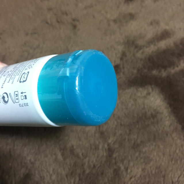 Avene(アベンヌ)の【新品】アベンヌ　脂性敏感肌用洗顔料　クリナンスクレンジングフォーム コスメ/美容のスキンケア/基礎化粧品(洗顔料)の商品写真