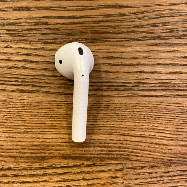 Apple(アップル)のAirPods1 左耳 スマホ/家電/カメラのオーディオ機器(ヘッドフォン/イヤフォン)の商品写真