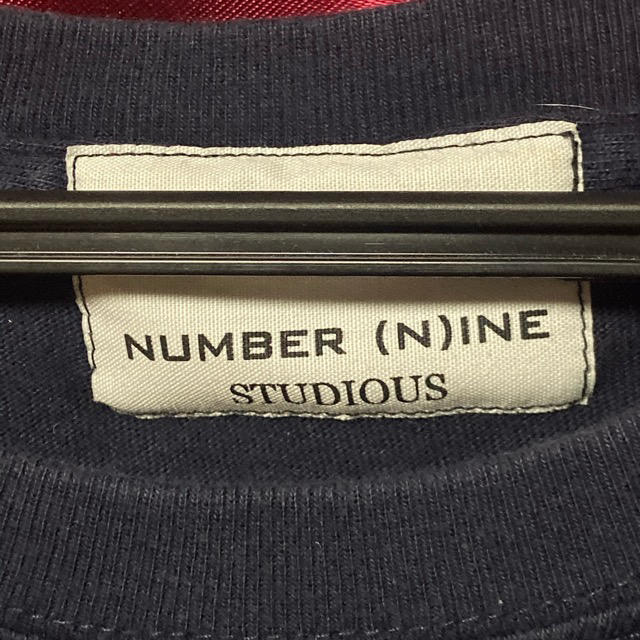 NUMBER (N)INE(ナンバーナイン)のナンバーナイン ステュディオス コラボ ロゴ Tシャツ ネイビー フリーサイズ メンズのトップス(Tシャツ/カットソー(半袖/袖なし))の商品写真