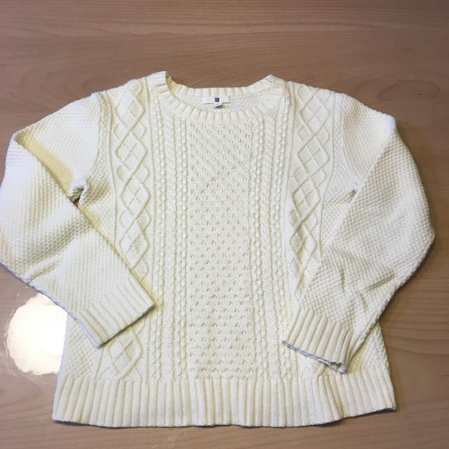 UNIQLO(ユニクロ)の140ニット キッズ/ベビー/マタニティのキッズ服女の子用(90cm~)(ニット)の商品写真