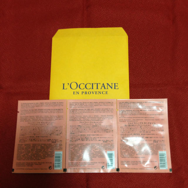 L'OCCITANE(ロクシタン)のショップ袋＋ヘアケア剤サンプルおまけ付❤ レディースのバッグ(ショップ袋)の商品写真