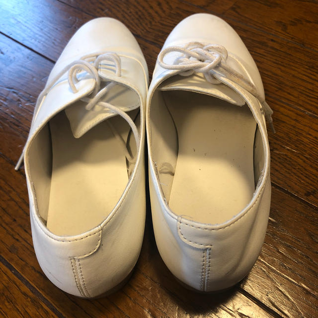 GU(ジーユー)のgu  フラットホワイトシューズ　sサイズ レディースの靴/シューズ(バレエシューズ)の商品写真