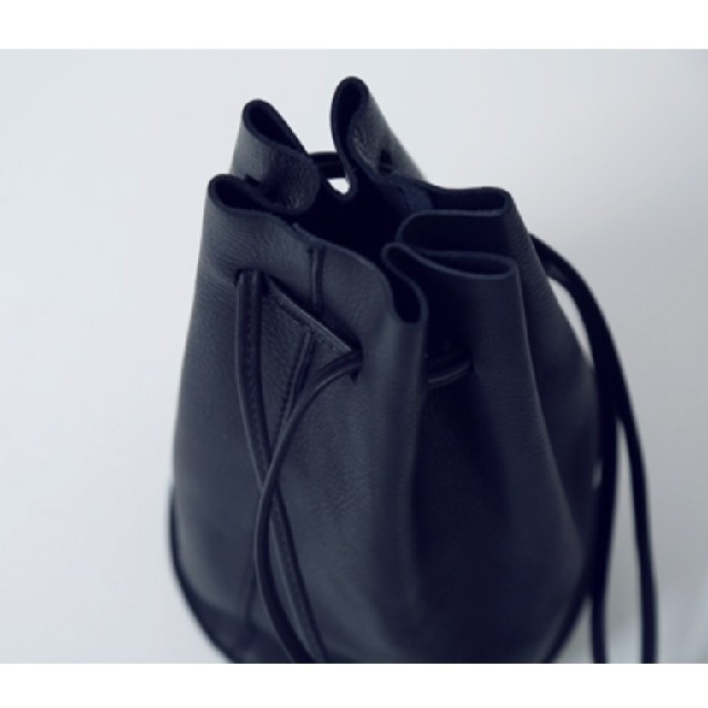 レディースevam eva  巾着バッグ　leather drawstring bag