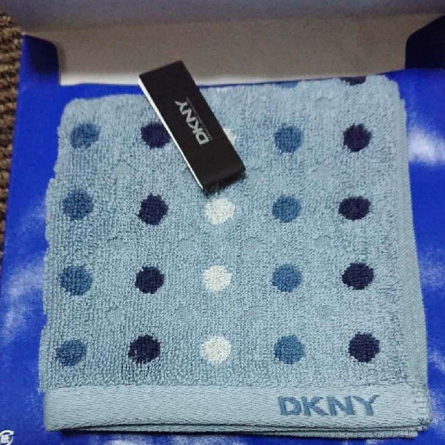 DKNY(ダナキャランニューヨーク)のＤＫＮＹタオルハンカチ メンズのファッション小物(ハンカチ/ポケットチーフ)の商品写真