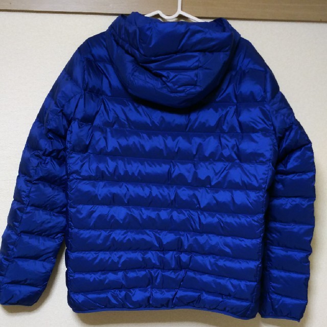 UNIQLO(ユニクロ)のユニクロ ウルトラライトダウンパーカー 青 L メンズのジャケット/アウター(ダウンジャケット)の商品写真