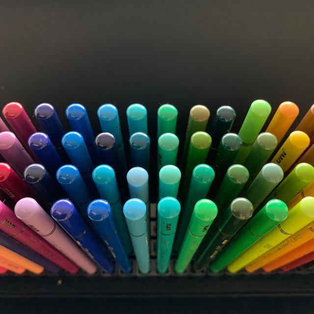 三菱鉛筆(ミツビシエンピツ)の色鉛筆　100色　 エンタメ/ホビーのアート用品(色鉛筆)の商品写真