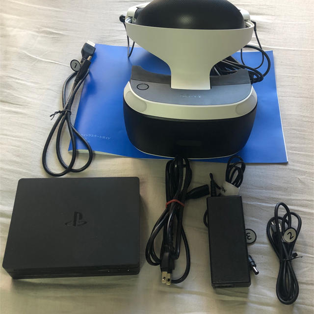 PlayStation VR(プレイステーションヴィーアール)のSONY PSVR CUH-ZVR2 PS4用　ほぼ新品　 エンタメ/ホビーのゲームソフト/ゲーム機本体(家庭用ゲーム機本体)の商品写真