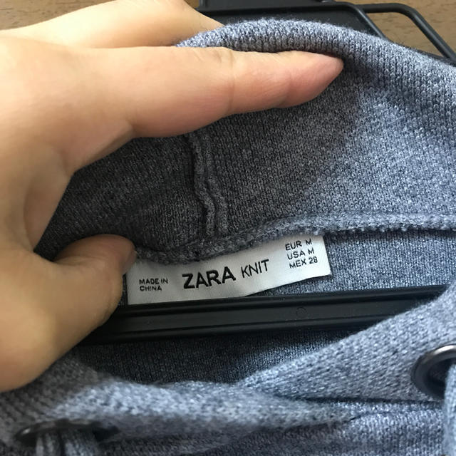 ZARA(ザラ)のZARA ラメビジューニットパーカー レディースのトップス(ニット/セーター)の商品写真