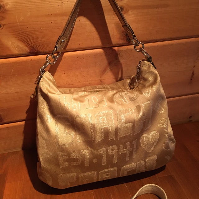 COACH(コーチ)のCOACH POPPY ゴールド　ショルダーバッグ レディースのバッグ(ショルダーバッグ)の商品写真