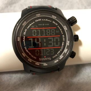 スント(SUUNTO)の赤黒のベルトがお洒落なスントエレメンタルテラです(腕時計(デジタル))