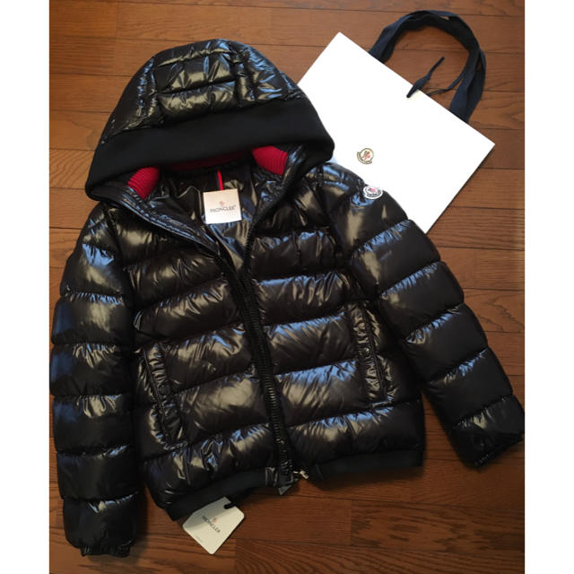 MONCLER(モンクレール)の新品未使用 モンクレール キッズダウン キッズ/ベビー/マタニティのキッズ服男の子用(90cm~)(ジャケット/上着)の商品写真