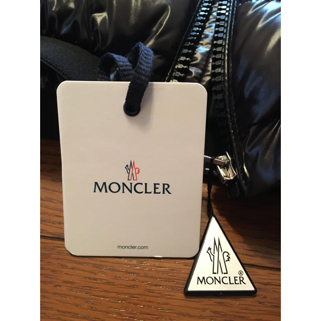 MONCLER(モンクレール)の新品未使用 モンクレール キッズダウン キッズ/ベビー/マタニティのキッズ服男の子用(90cm~)(ジャケット/上着)の商品写真