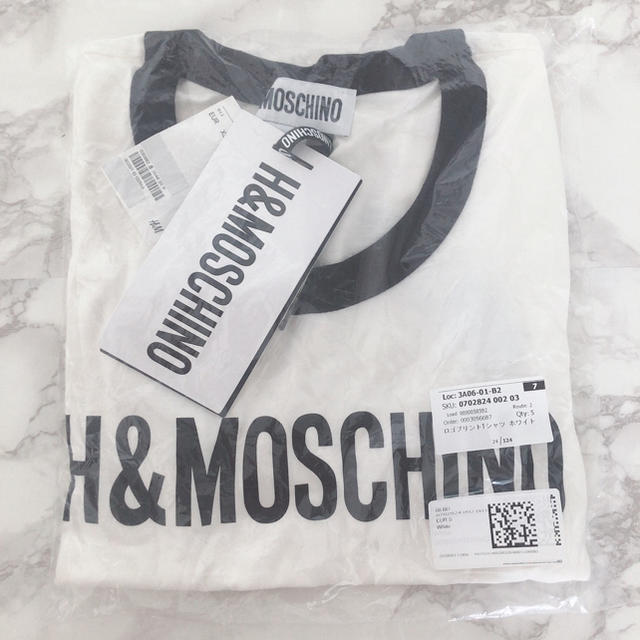 H&M(エイチアンドエム)のH&M✖️モスキーノ   コラボTシャツ レディースのトップス(Tシャツ(半袖/袖なし))の商品写真