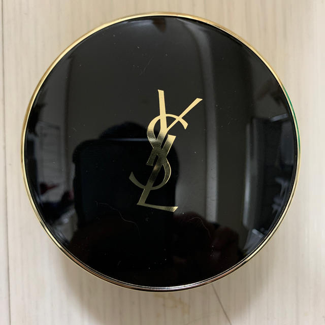 Yves Saint Laurent Beaute(イヴサンローランボーテ)のrina様　イヴ・サンローラン　ファンデーション コスメ/美容のベースメイク/化粧品(ファンデーション)の商品写真