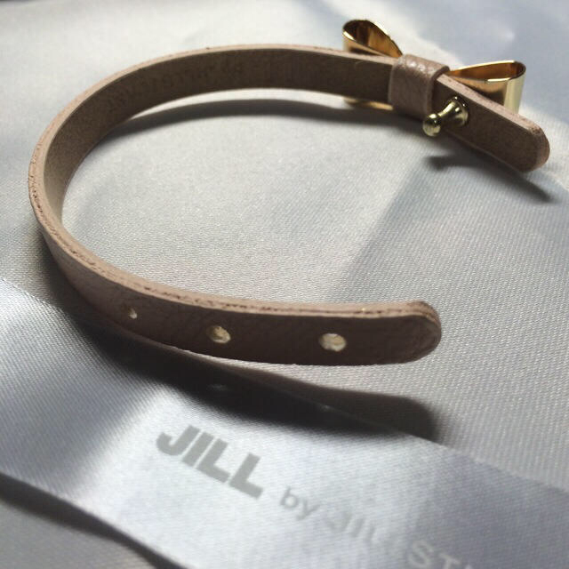 JILL by JILLSTUART(ジルバイジルスチュアート)のジル スチュアート リボンブレスレット レディースのアクセサリー(ブレスレット/バングル)の商品写真