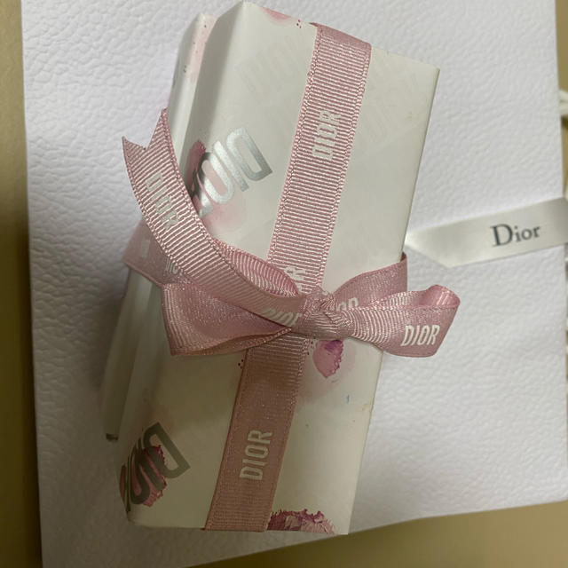 Christian Dior(クリスチャンディオール)の専用！ミスディオール　ボディオイル&ミルクセット コスメ/美容のボディケア(ボディローション/ミルク)の商品写真
