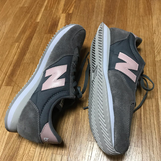 New Balance(ニューバランス)のニューバランス レディーススニーカー          グレー 22.5cm新品 レディースの靴/シューズ(スニーカー)の商品写真