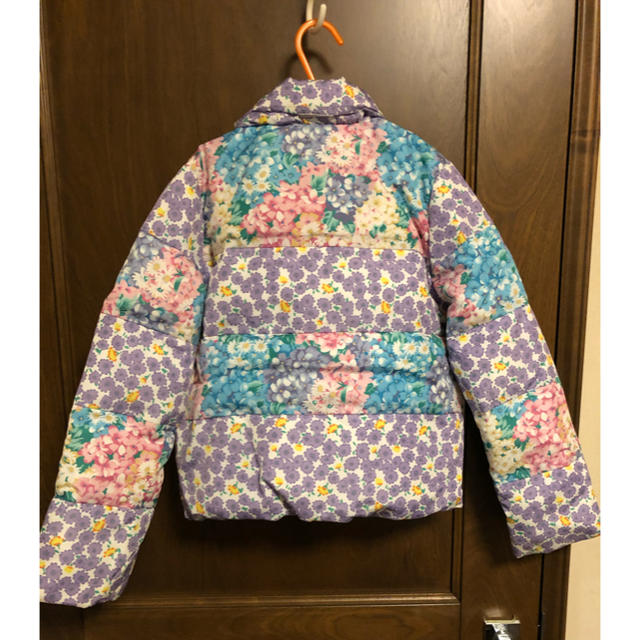 fafa(フェフェ)のフェフェ　花柄　ダウン　130 美品 キッズ/ベビー/マタニティのキッズ服女の子用(90cm~)(ジャケット/上着)の商品写真